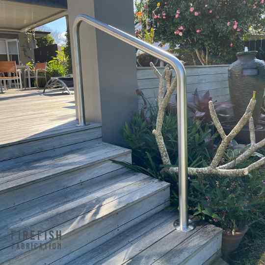 Image of a custom made stainless steel handrail at a residential home in Auckland. Bespoke fabrication experts, Firefish Fabrication.